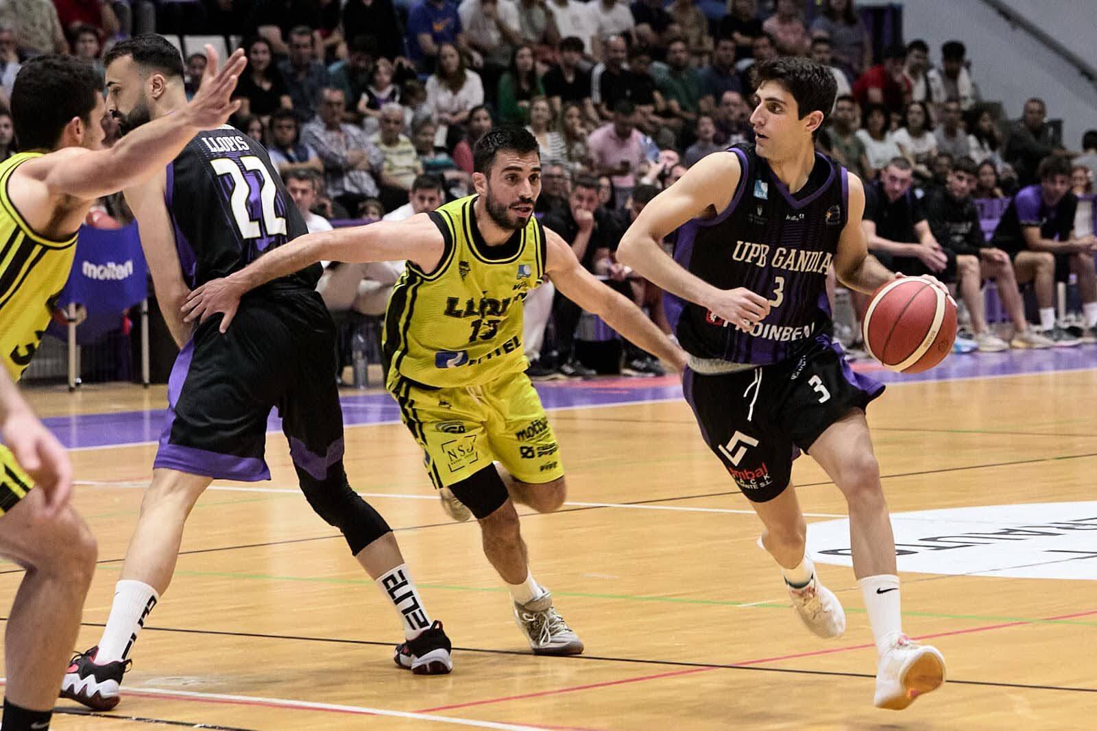 Joan Hernández en el partido frente al Lliria