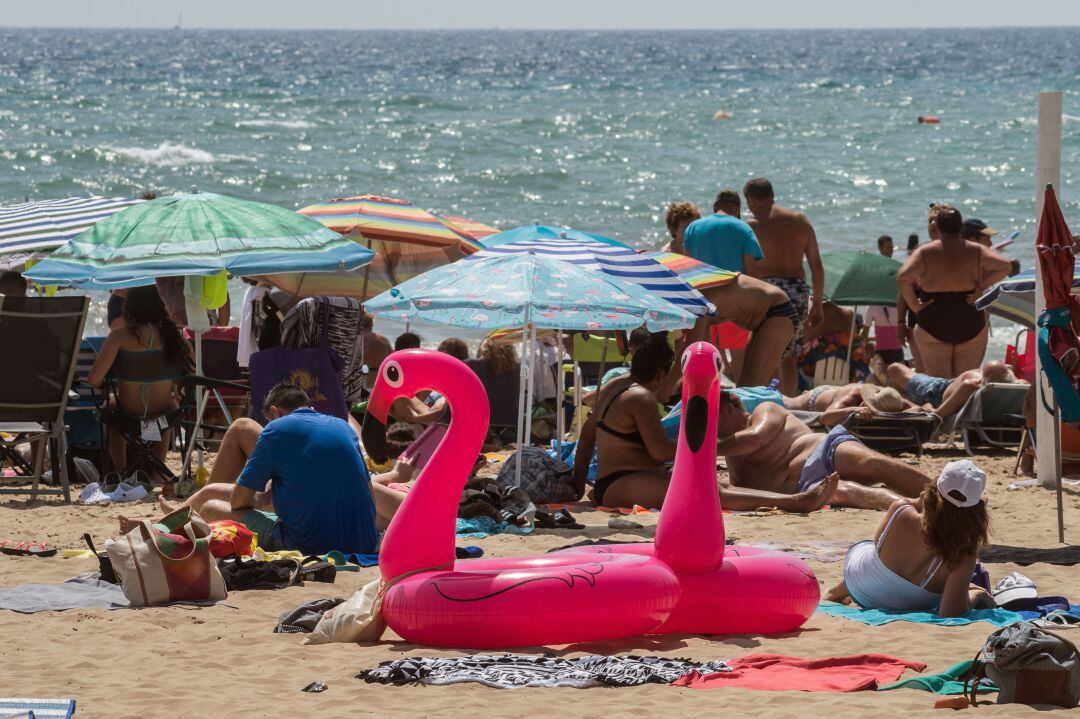 Un día de verano en una playa de Alicante