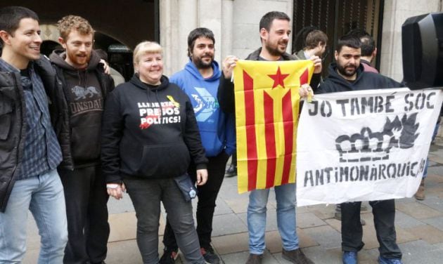 Encausados por quemar fotos del Rey tras la sentencia de Estrasburgo