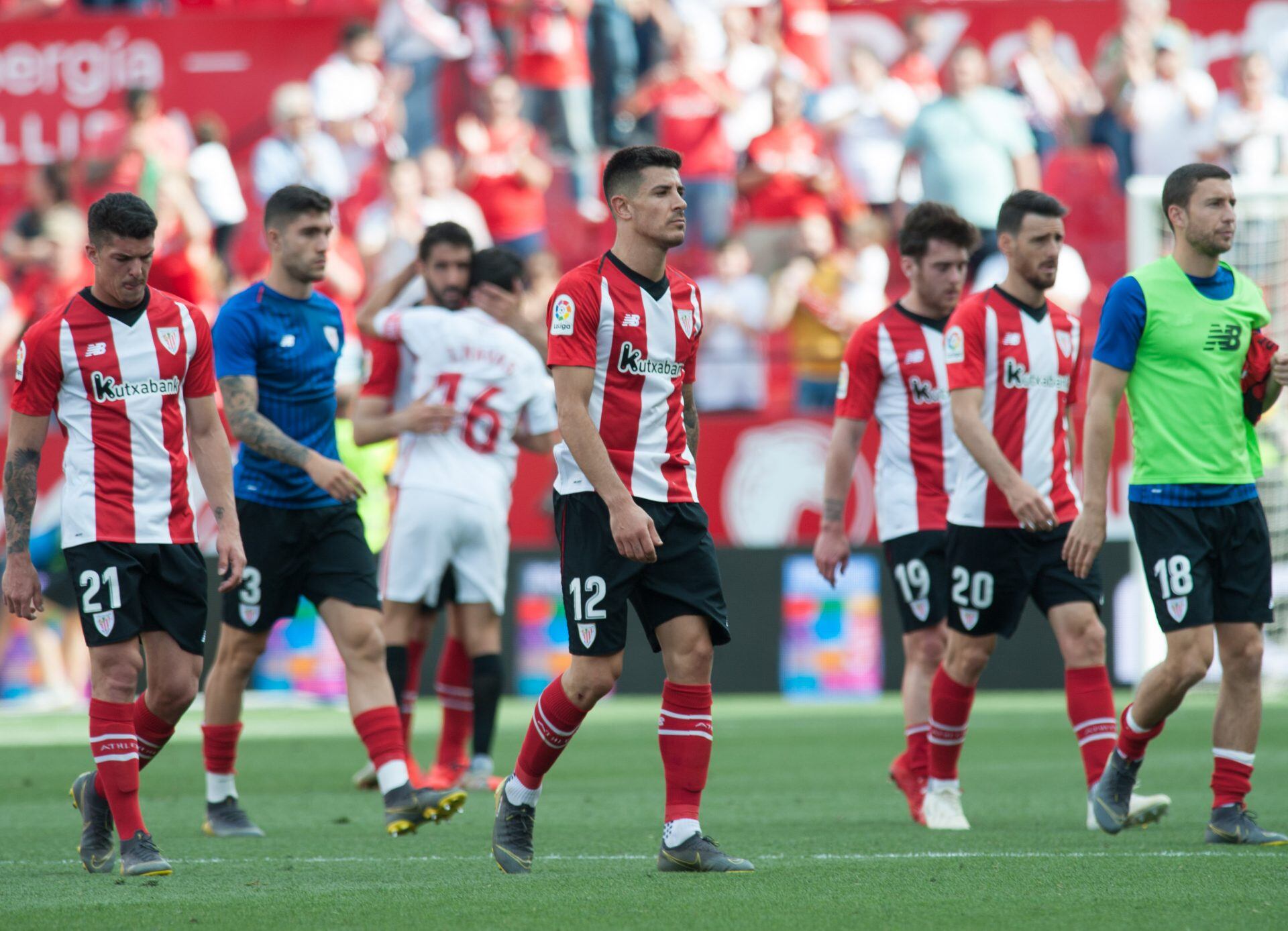 Capa, Núñez, Yuri, Ibai, Aduriz y De Marcos abandonan el terreno de juego del Sánchez Pizjuán en la temporada 2018/2019