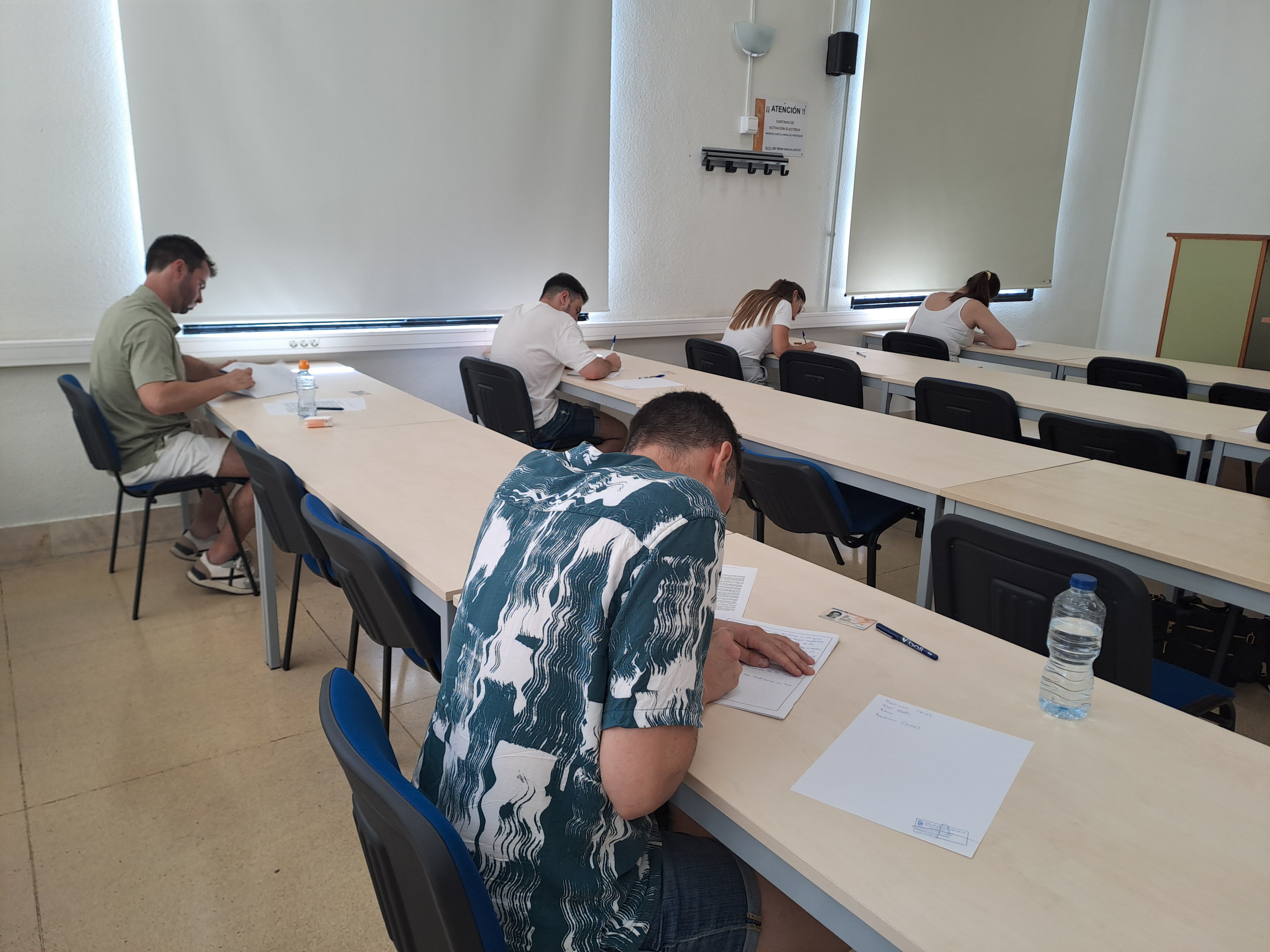 Aspirantes durante la celebración del primer examen de las oposiciones al cuerpo de Maestros en la Región de Murcia, el pasado mes de junio.