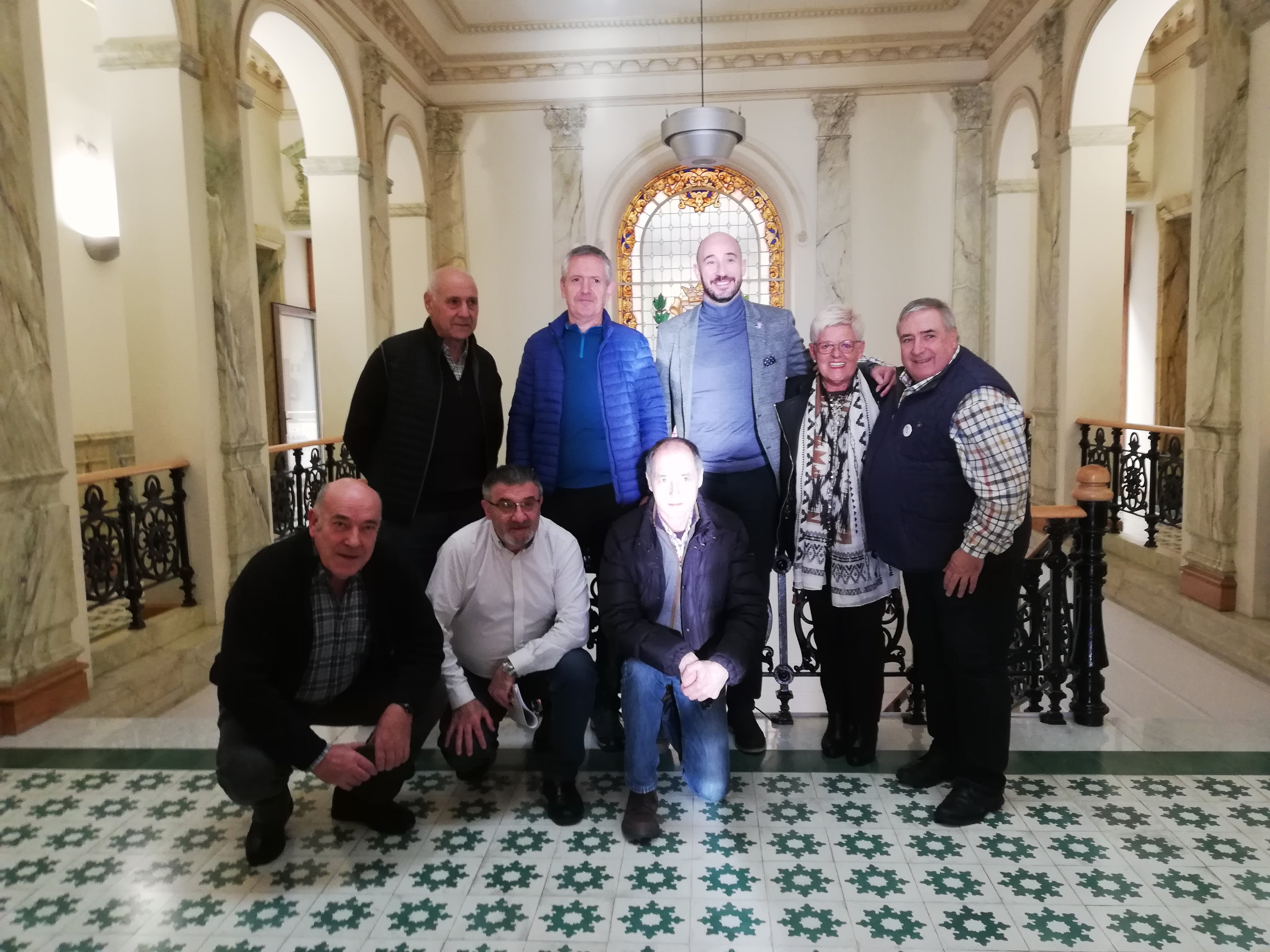 Representantes municipales y de la asociación Andirao durante la rueda de prensa de presentación del acuerdo