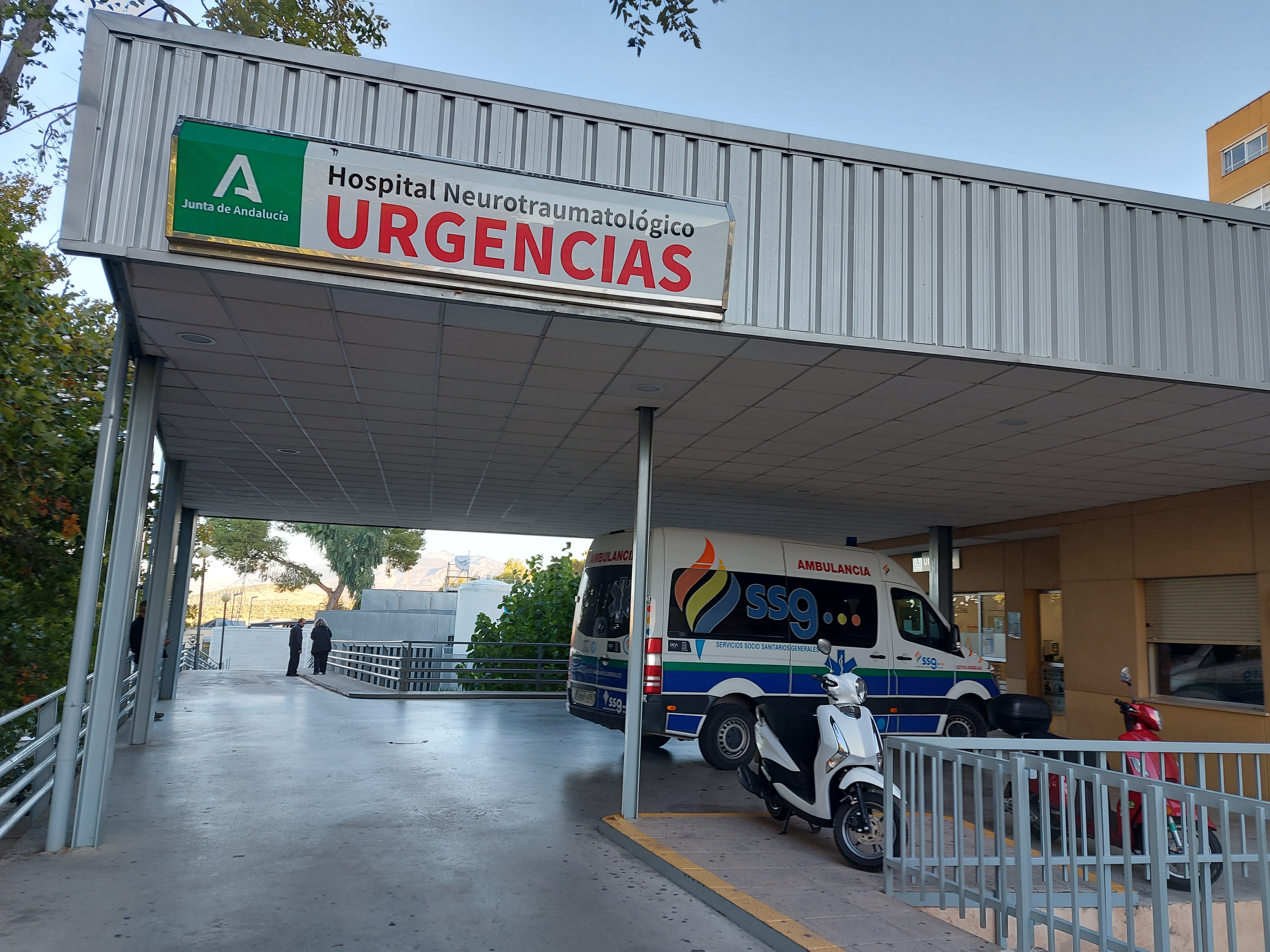 Puerta del servicio de Urgencias en el Hospital Neurotraumatológico de Jaén