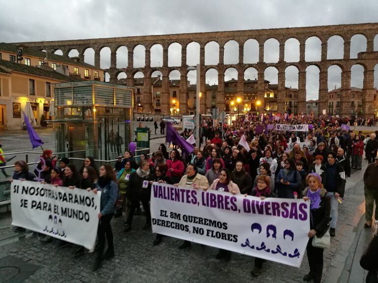 Nueve mil personas en una manifestación para la historia 