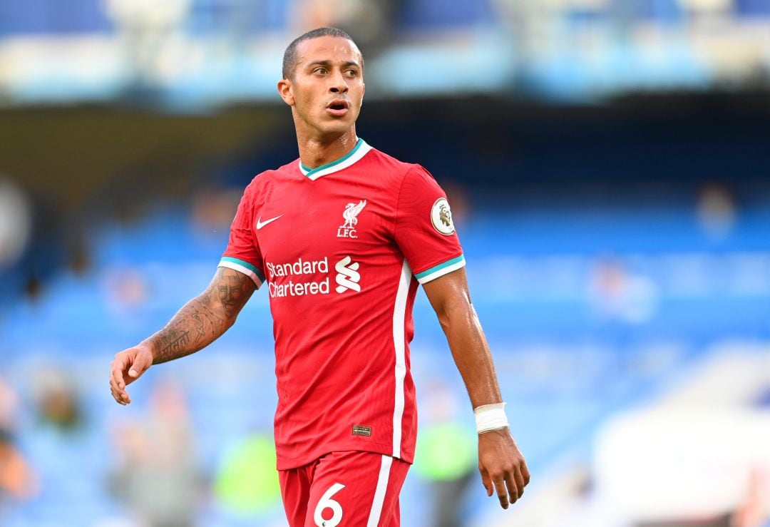 Thiago Alcántara, durante su primer partido con el Liverpool contra el Chelsea. 