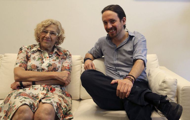 La alcaldesa de Madrid, Manuela Carmena, ha recibido hoy en el Palacio de Cibeles al secretario general de Podemos, Pablo Iglesias