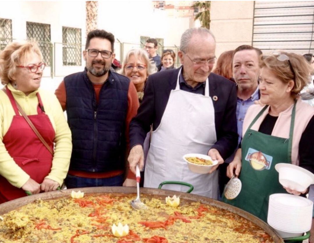 De la Torre flanqueado por Pomares y Porras