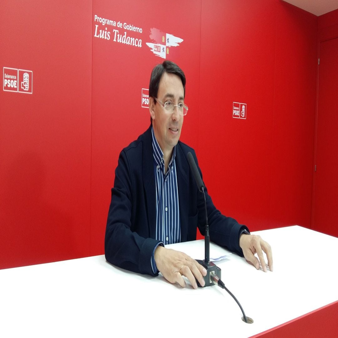 El procurador del PSOE por Salamanca, Fernando Pablos, en rueda de prensa