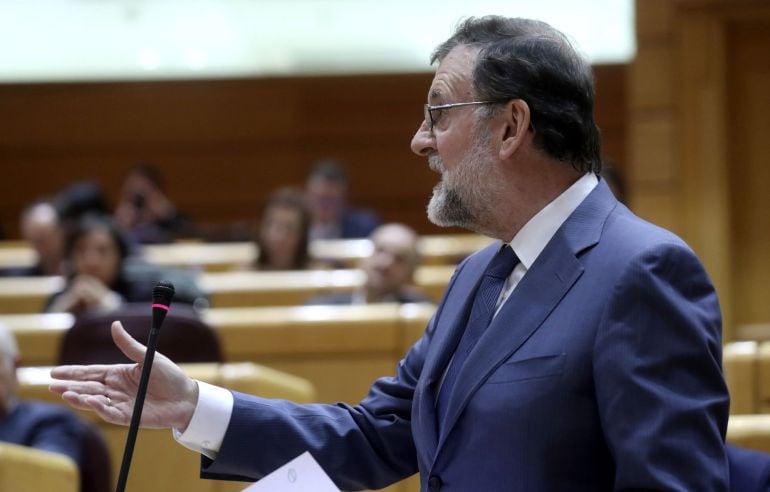 El presidente del Gobierno, Mariano Rajoy, durante la sesión de control al Gobierno celebrada esta tarde en el pleno del Senado. 