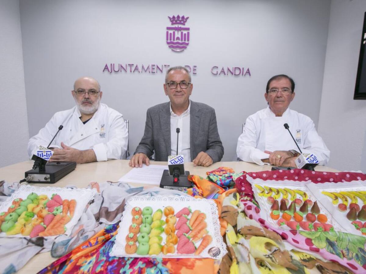 Gandia celebra con dulces la tradicional Mocadorà de Sant Donís
