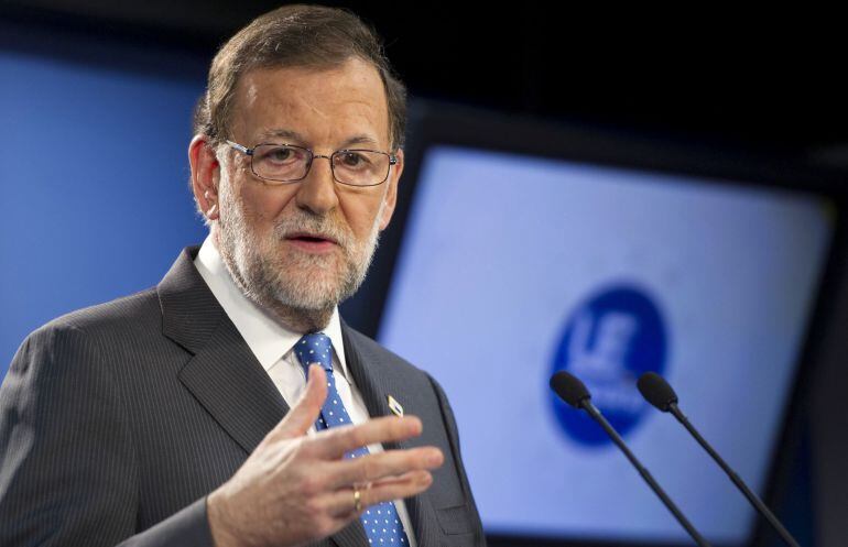 El presidente del Gobierno en funciones, Mariano Rajoy, durante la rueda de prensa que ha ofrecido hoy en Bruselas la reunión del Consejo Europeo, 