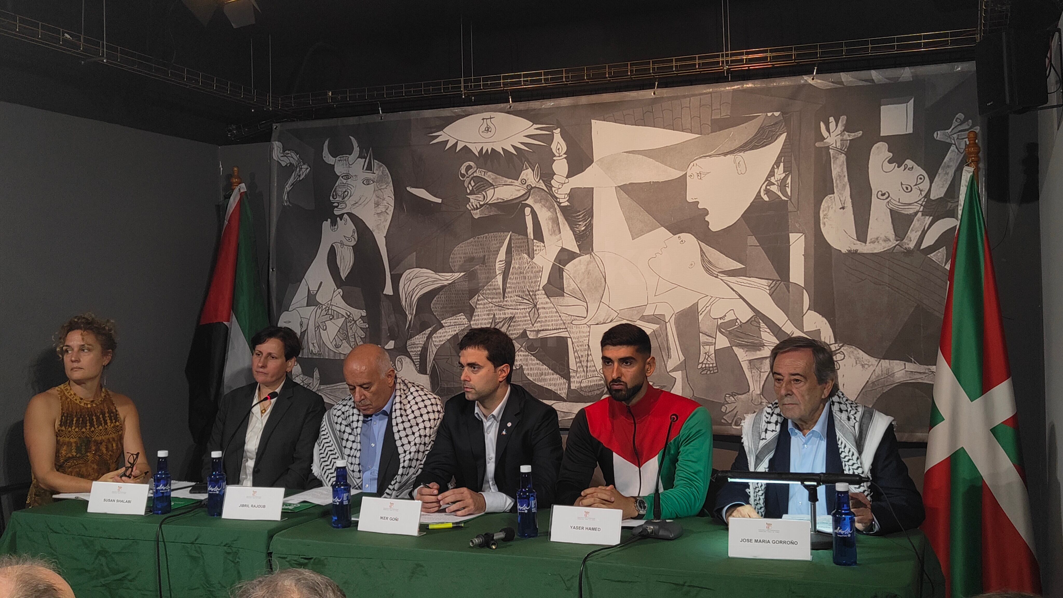 Las Federaciones Vasca y Palestina de Fútbol han presentado en Gernika el amistoso que les enfrentará en San Mamés en noviembre