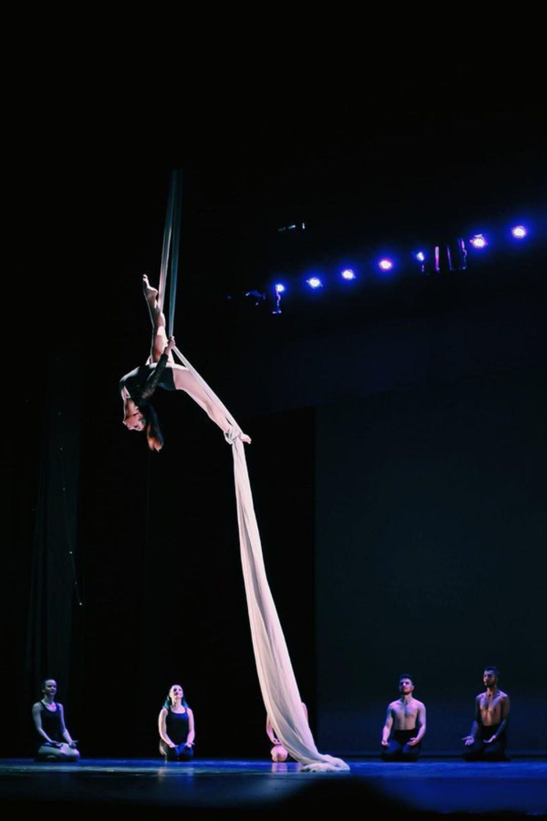 Alumnos de danza aérea de la escuela Víctor Ullate