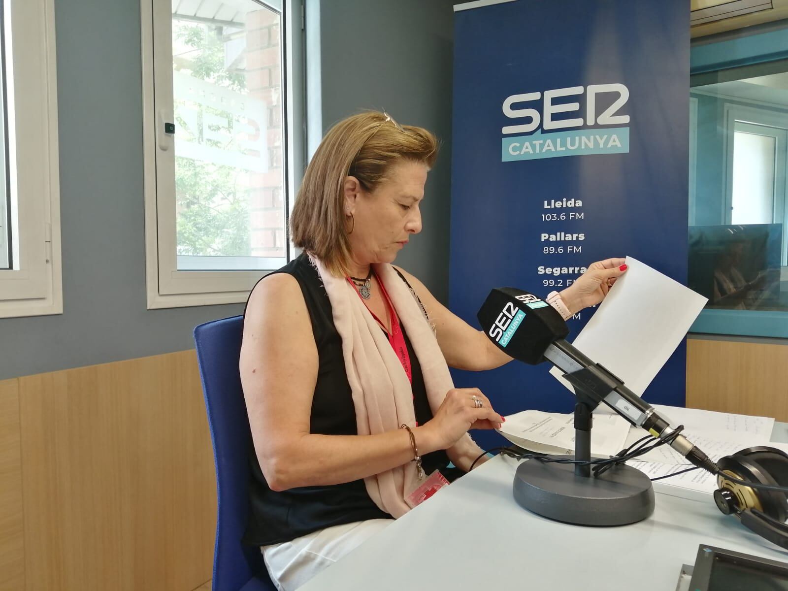 Dolors Curià durant l'entrevista a Ràdio Lleida.