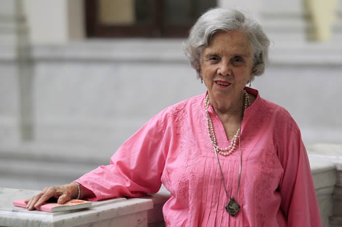 La escritora mexicana Elena Poniatowska, durante un encuentro con la prensa en Madrid, dos días antes de recibir el Premio Cervantes