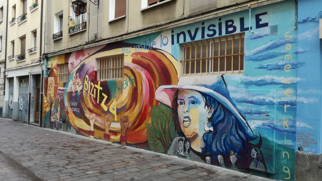 Mural realizado por Irantzu Lekue en el Casco Antiguo de Vitoria-Gasteiz en colaboración con pinturas EGA