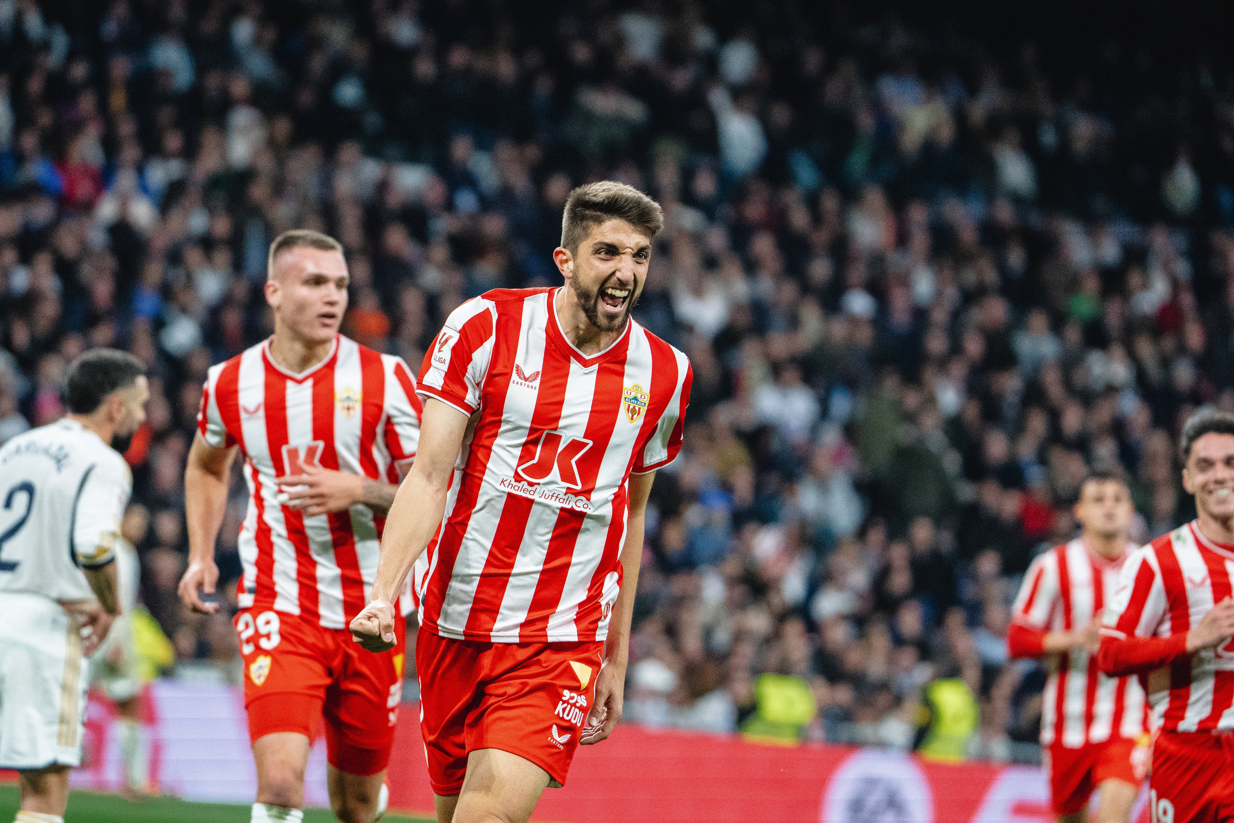 Édgar celebrando su golazo al Real Madrid en el Bernabéu.