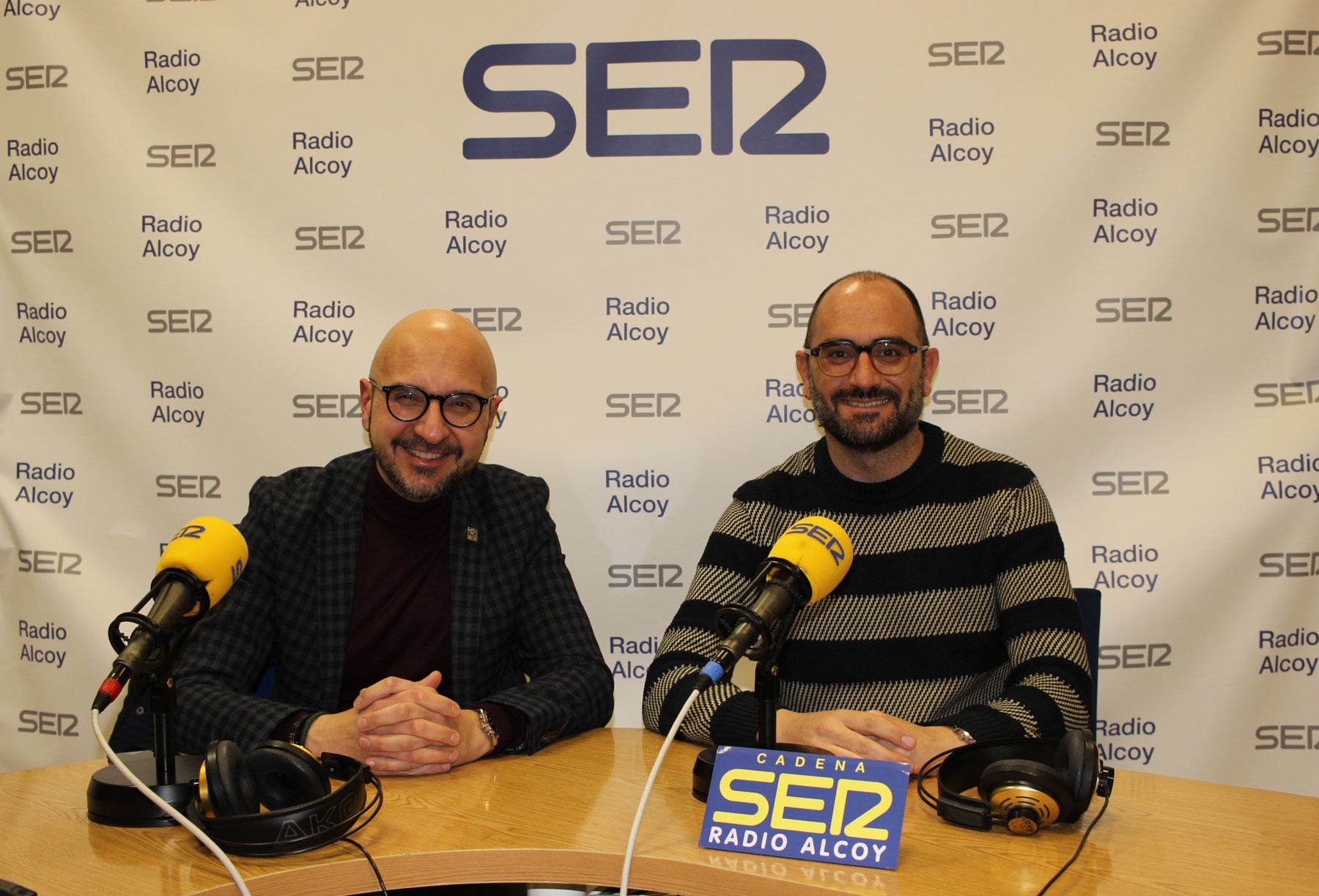 Carlos Gisbert i Javi Pereda, en l&#039;estudi central de Radio Alcoy