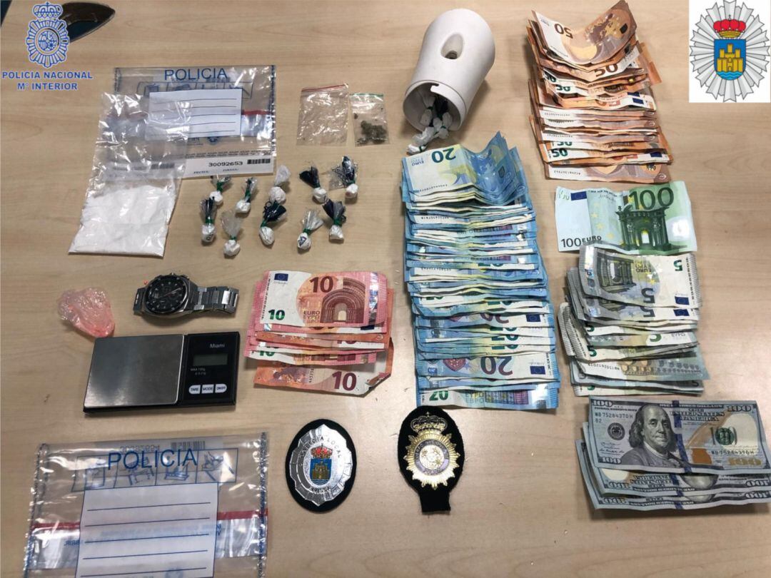 Imagen de la droga y el dinero intervenidos