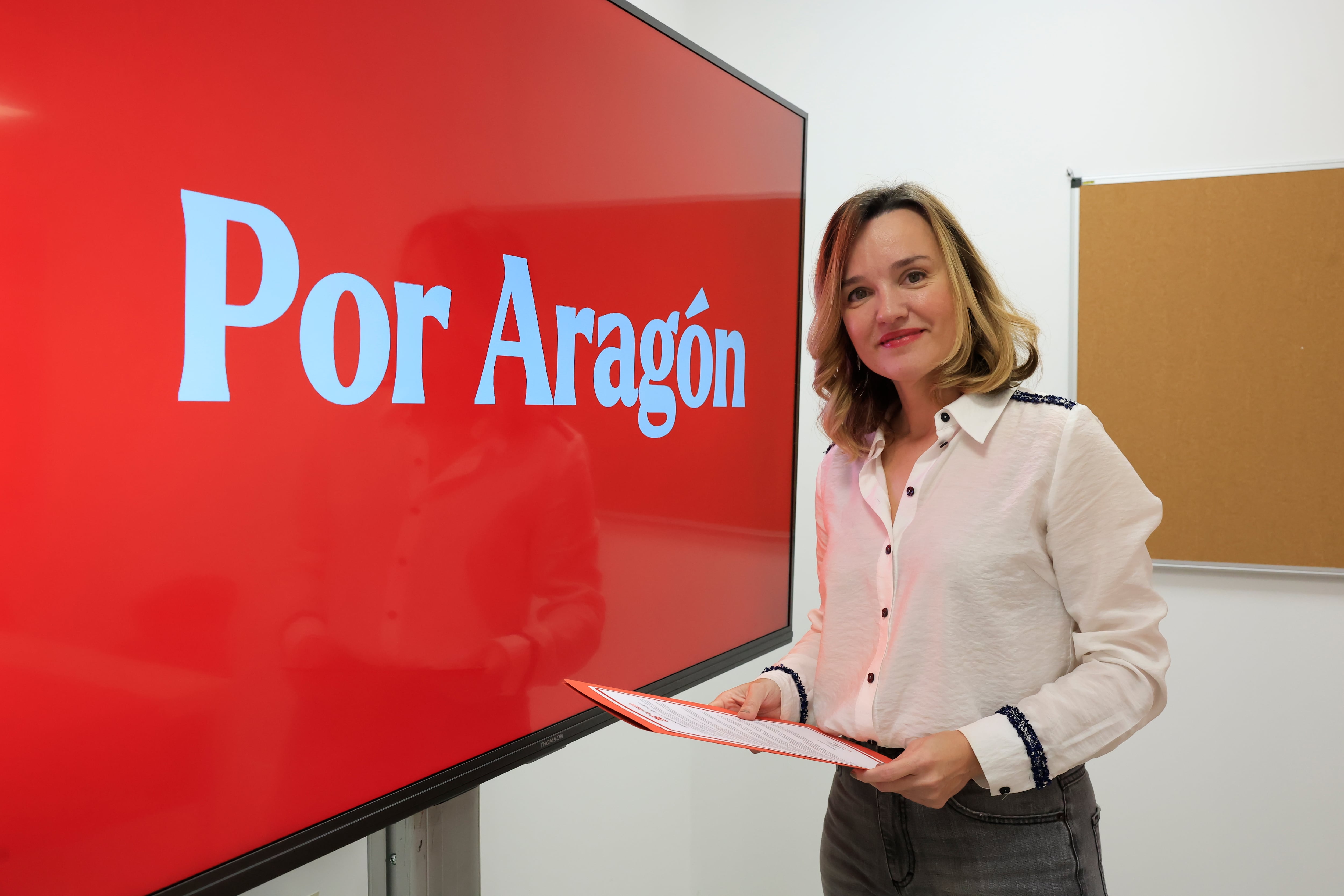 ZARAGOZA, 02/01/2026.- La candidata del PSOE a la presidencia del Gobierno de Aragón, Pilar Alegría, ha presentado este viernes un compromiso para desarrollar una campaña electoral limpia, centrada en las propuestas, el diálogo y el respeto, cuando faltan 37 días para las elecciones autonómicas del próximo 8 de febrero. EFE/ Javier Cebollada