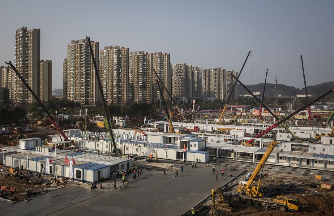 Hospital siendo construido en Wuhan.