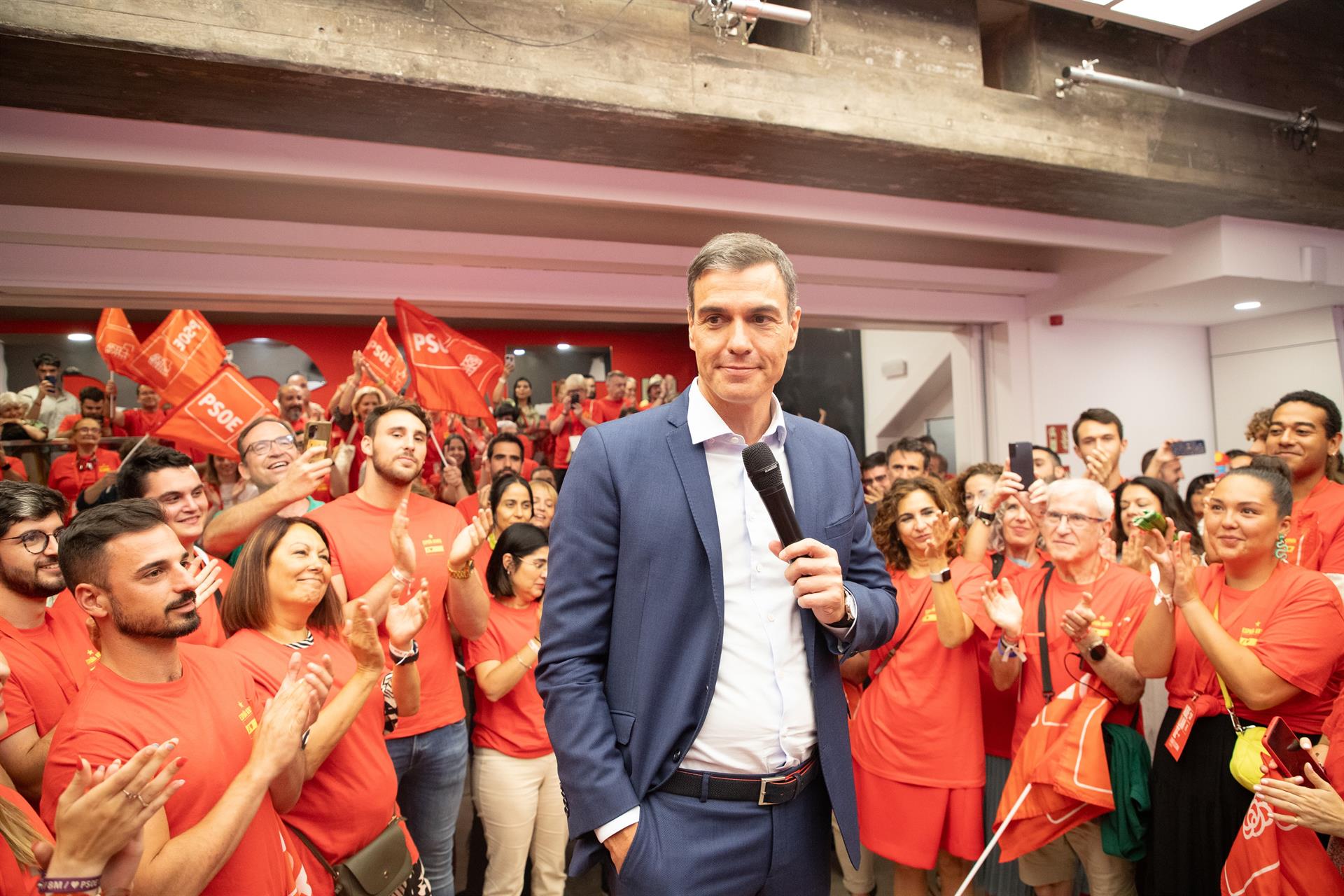 El presidente del Gobierno y candidato del PSOE a las elecciones generales, Pedro Sánchez, en la sede del partido tras el debate cara a cara con el líder del PP, Alberto Núñez Feijóo. - PSOE