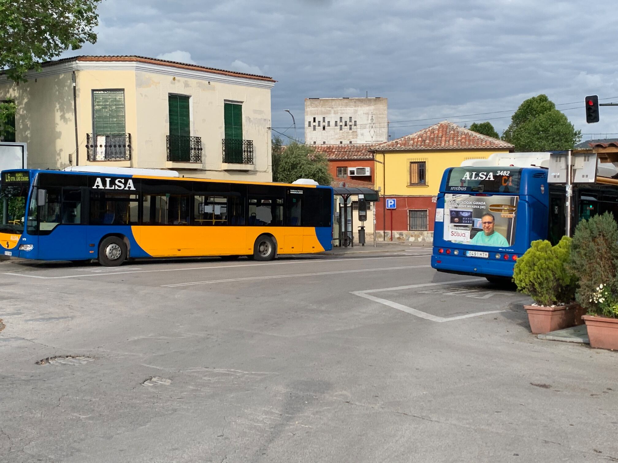 Autobuses urbanos Guadalajara en la estación de tren