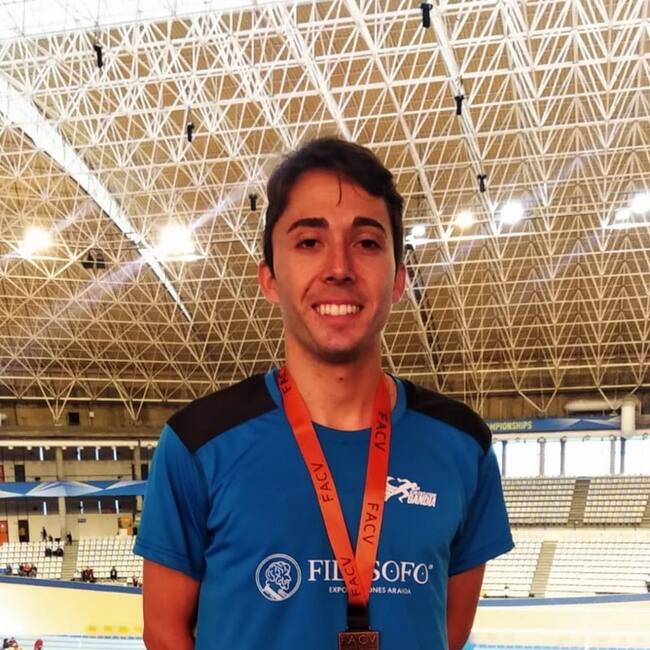 Rael Braco con la medalla de bronce