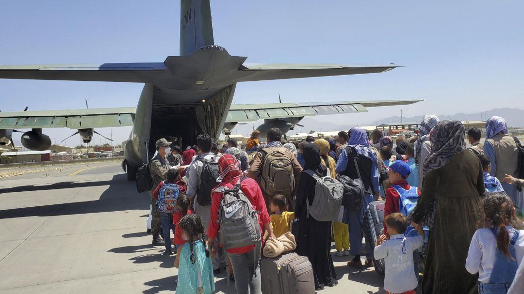 Llegada de 380 afganos a la República del Sur de Korea.