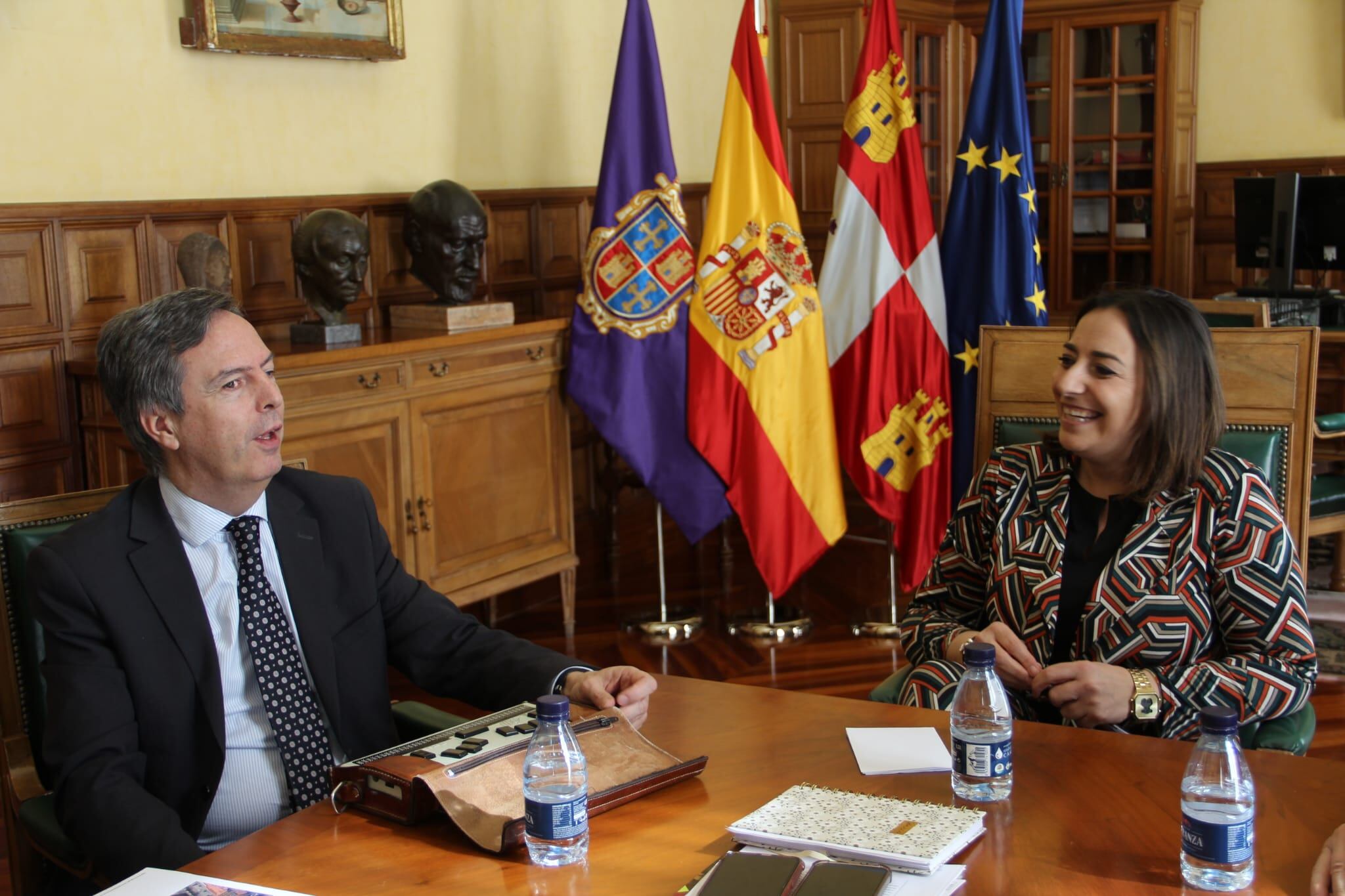 El Director General de Deportes de la Junta de Castilla y León, Enrique Sánchez Guijo, se ha reunido hoy con la alcaldesa de Palencia, Miriam Andrés