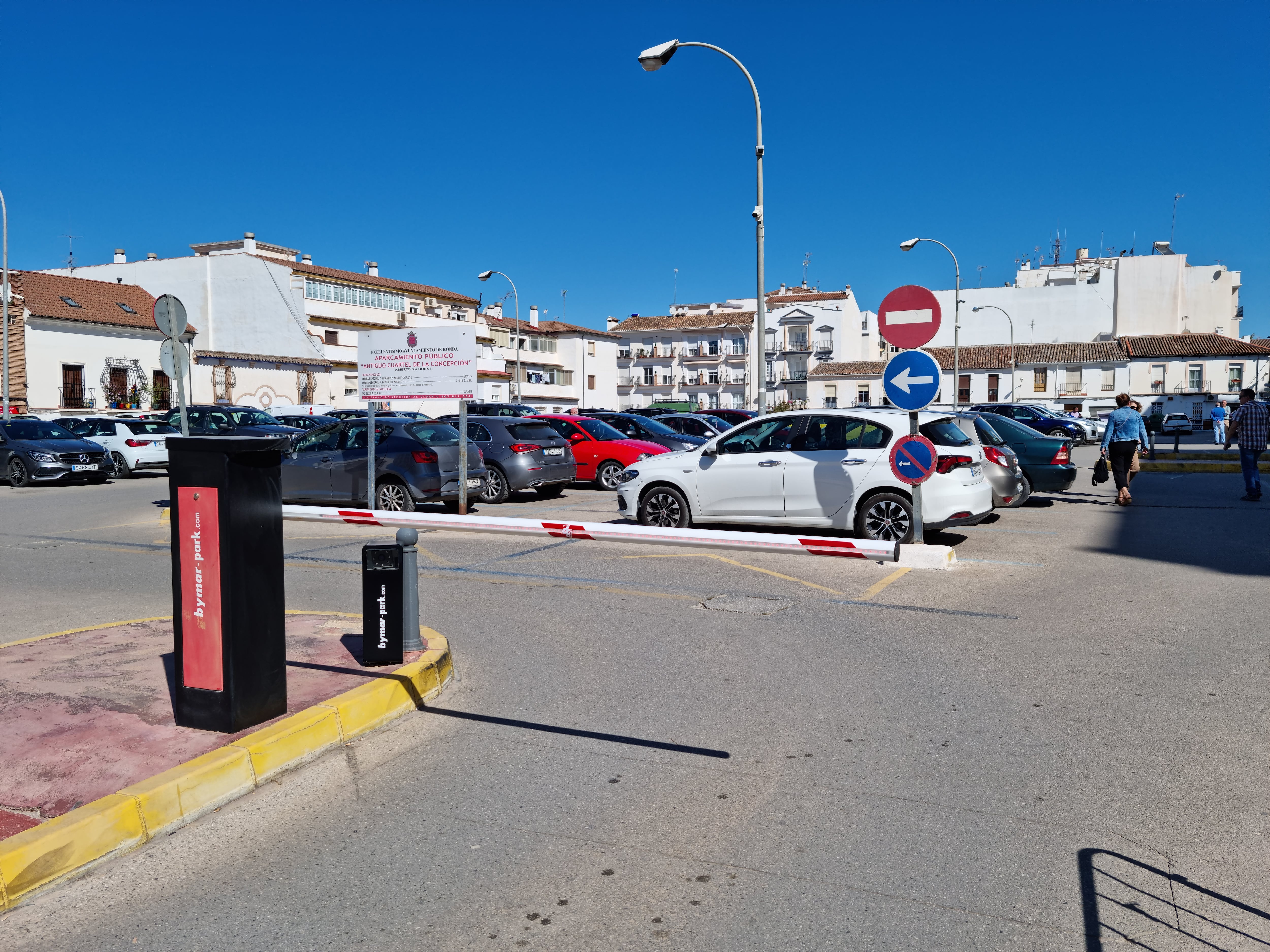 La zona azul de Ronda posee varias centenares de plazas de aparcamiento al aire libre en la actualidad