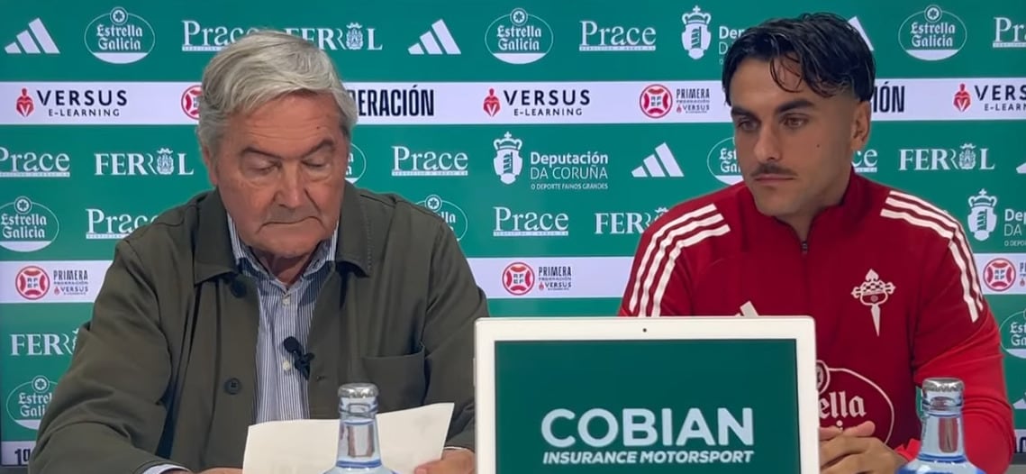 Antón Escobar, junto a Manuel Ansede, presidente del club, este viernes en su presentación en A Malata (imagen: Racing Club Ferrol)