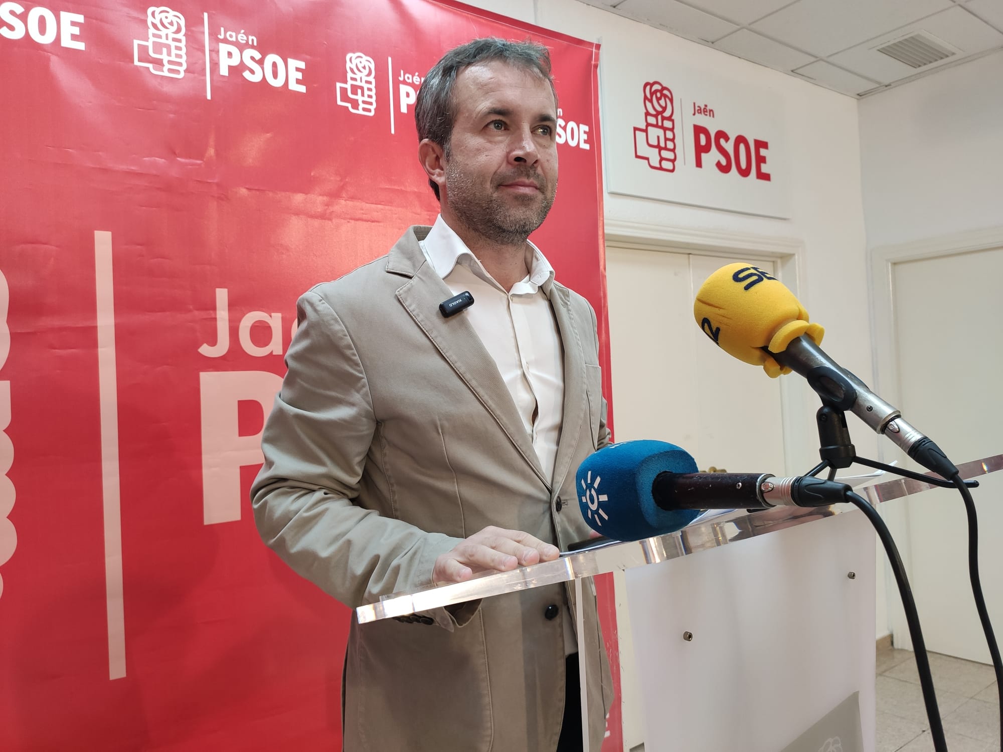 Julio Millán, secretario general de PSOE de la ciudad de Jaén, en una rueda de prensa