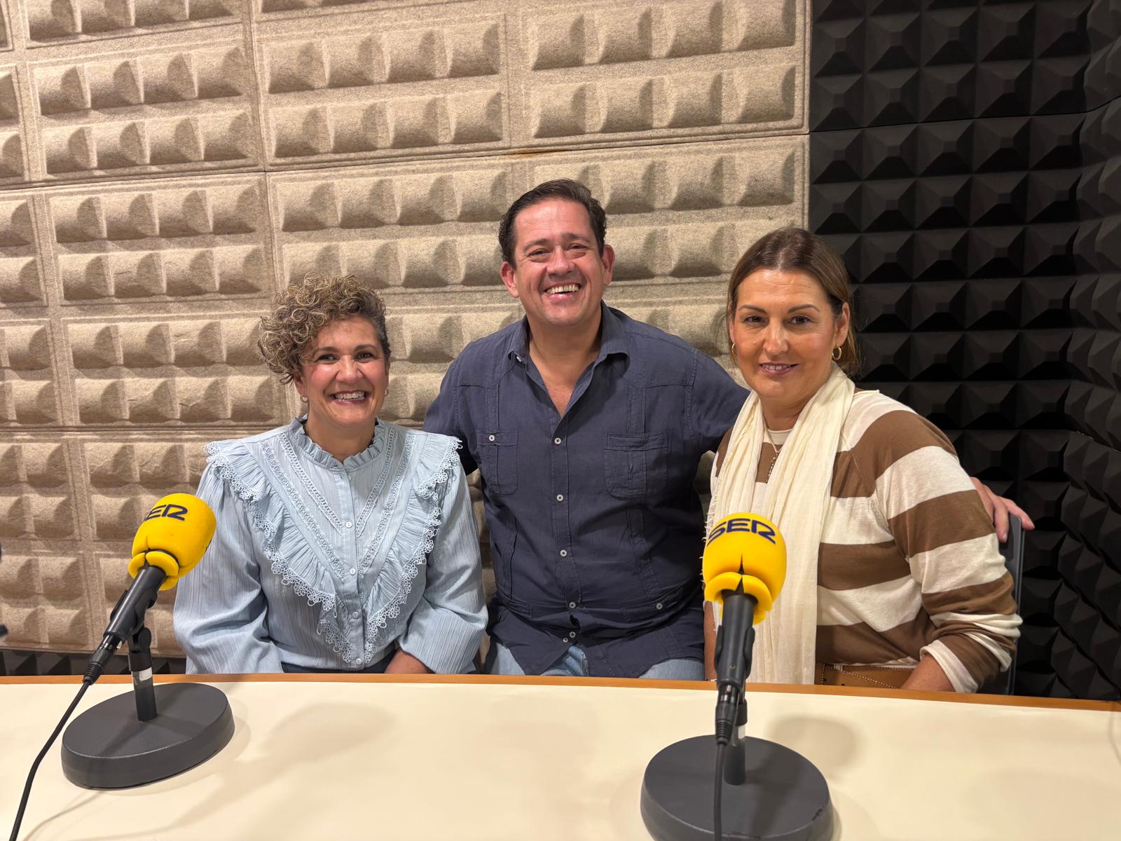 Agustín García (Melchor), Silvia León (Gaspar) y María del Carmen Jiménez (Baltasar)