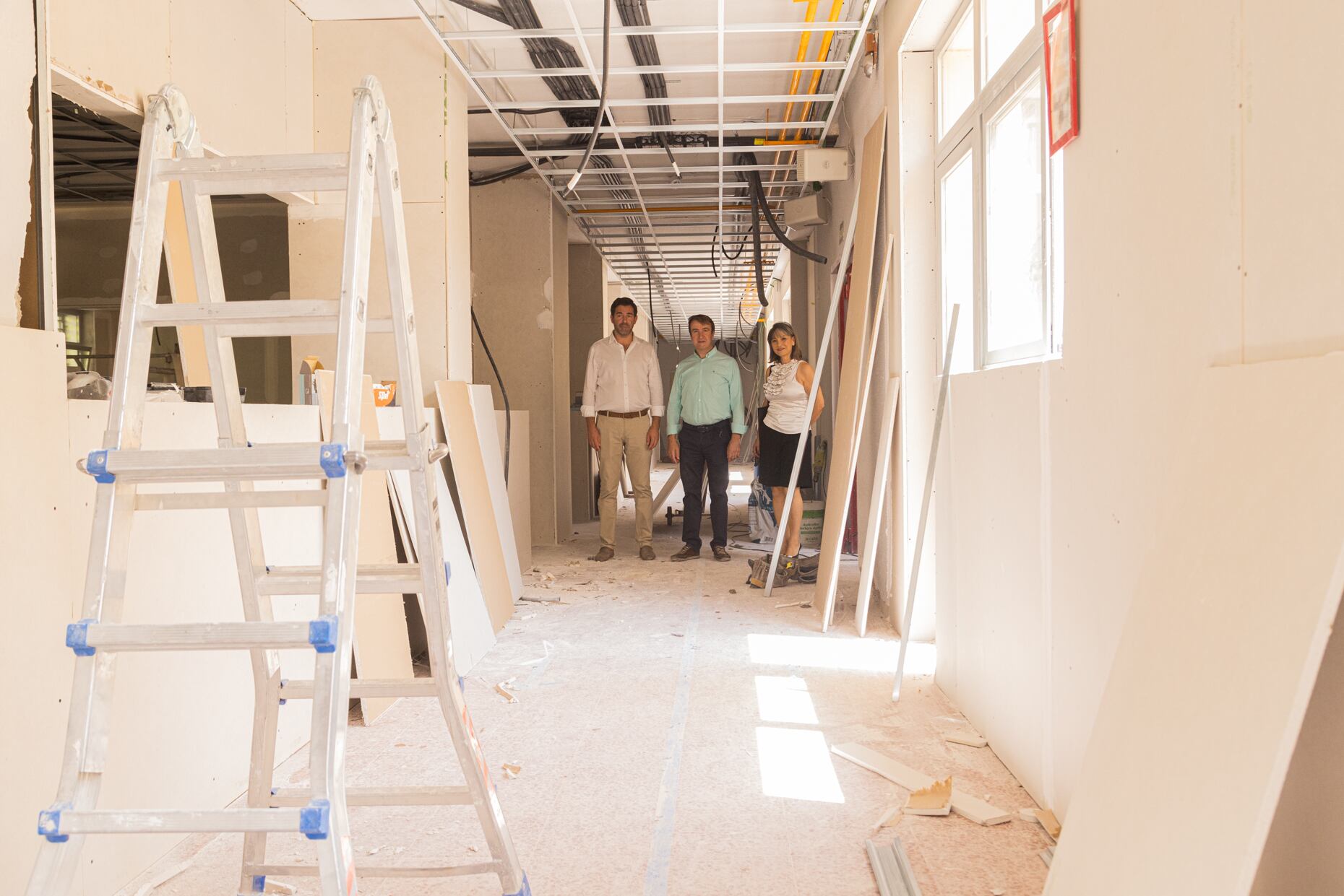 El equipo de gobierno de Tres Cantos visita las obras de reforma y mejora de los centros educativos que se están desarrollando este verano