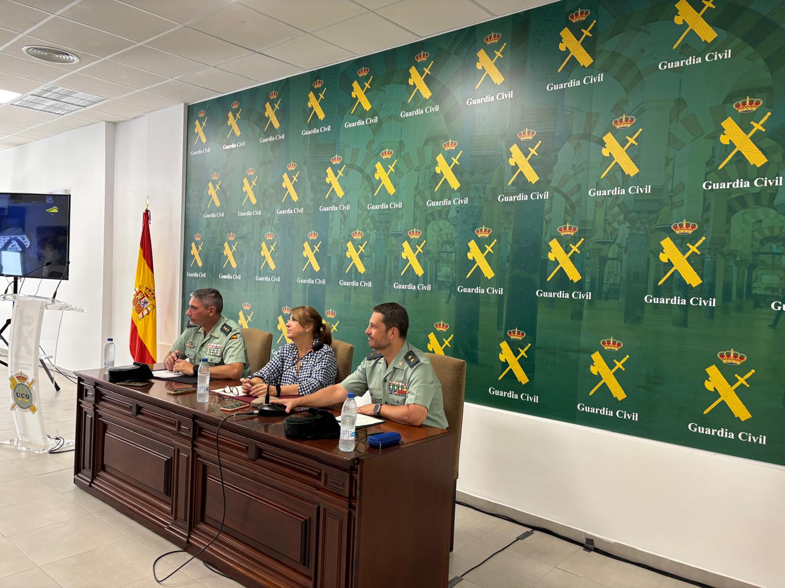 Rueda de prensa del coronel jefe de la comandancia en Córdoba, Ramón María Clemente; la subdelegada del Gobierno en Córdoba, Ana López; y el teniente coronel de la UCO, Óscar Remacha