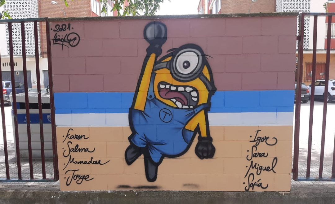 Uno de los murales representa a un Minion jugando al balonmano, como homenaje al BM Villa de Aranda