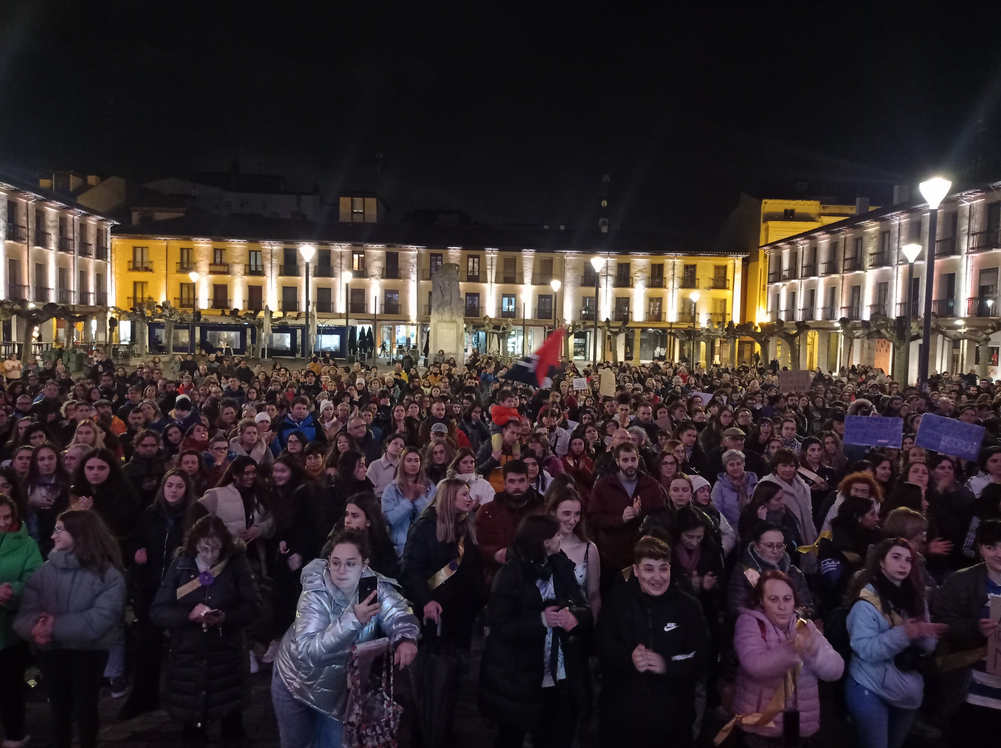 Aspecto de la Plaza Mayor de Palencia este 8-M