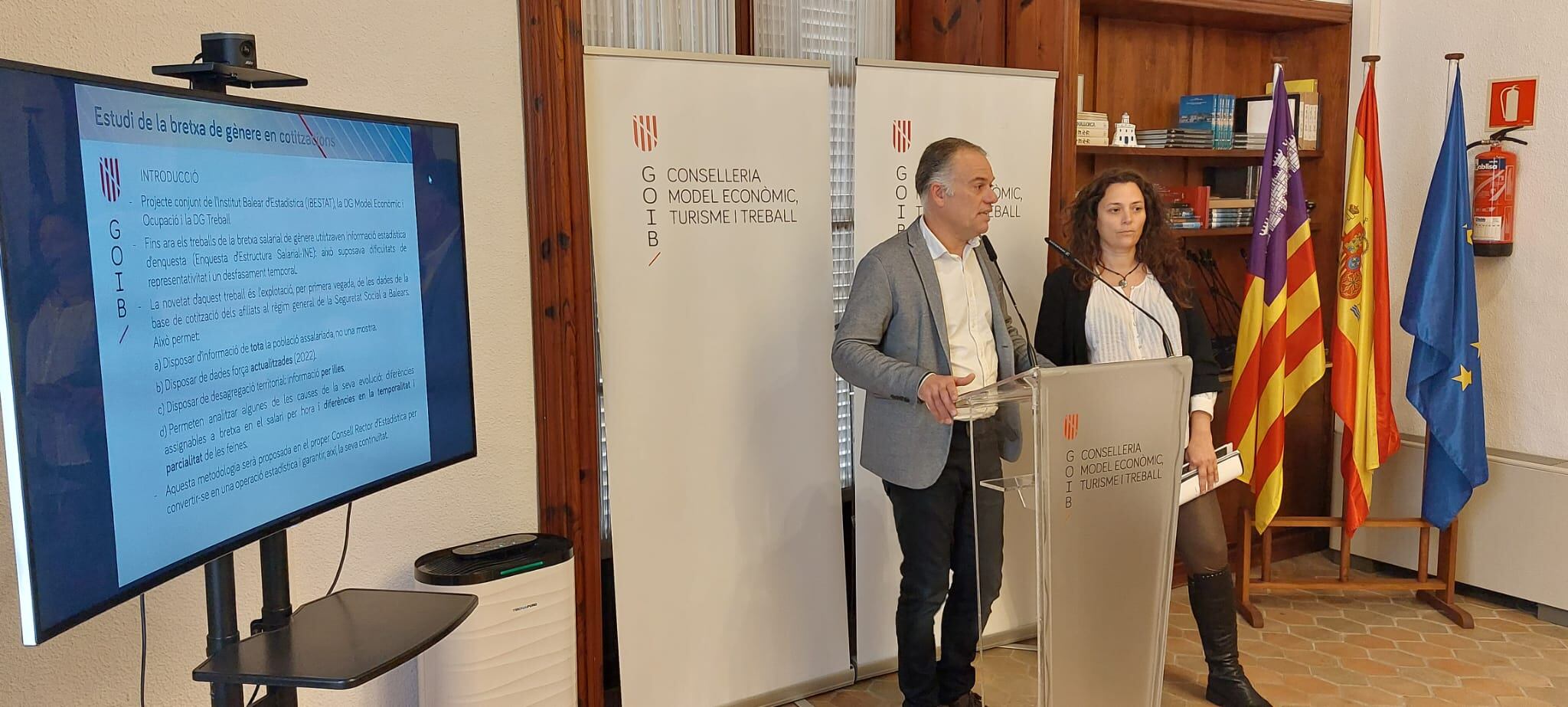 Llorenç Pou y Virginia Abraham presentan el estudio sobre la brecha de género en Baleares