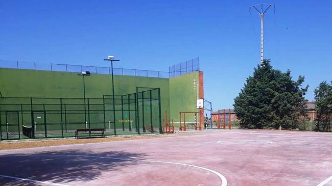 Imagen de la pista de futbito de Cisneros