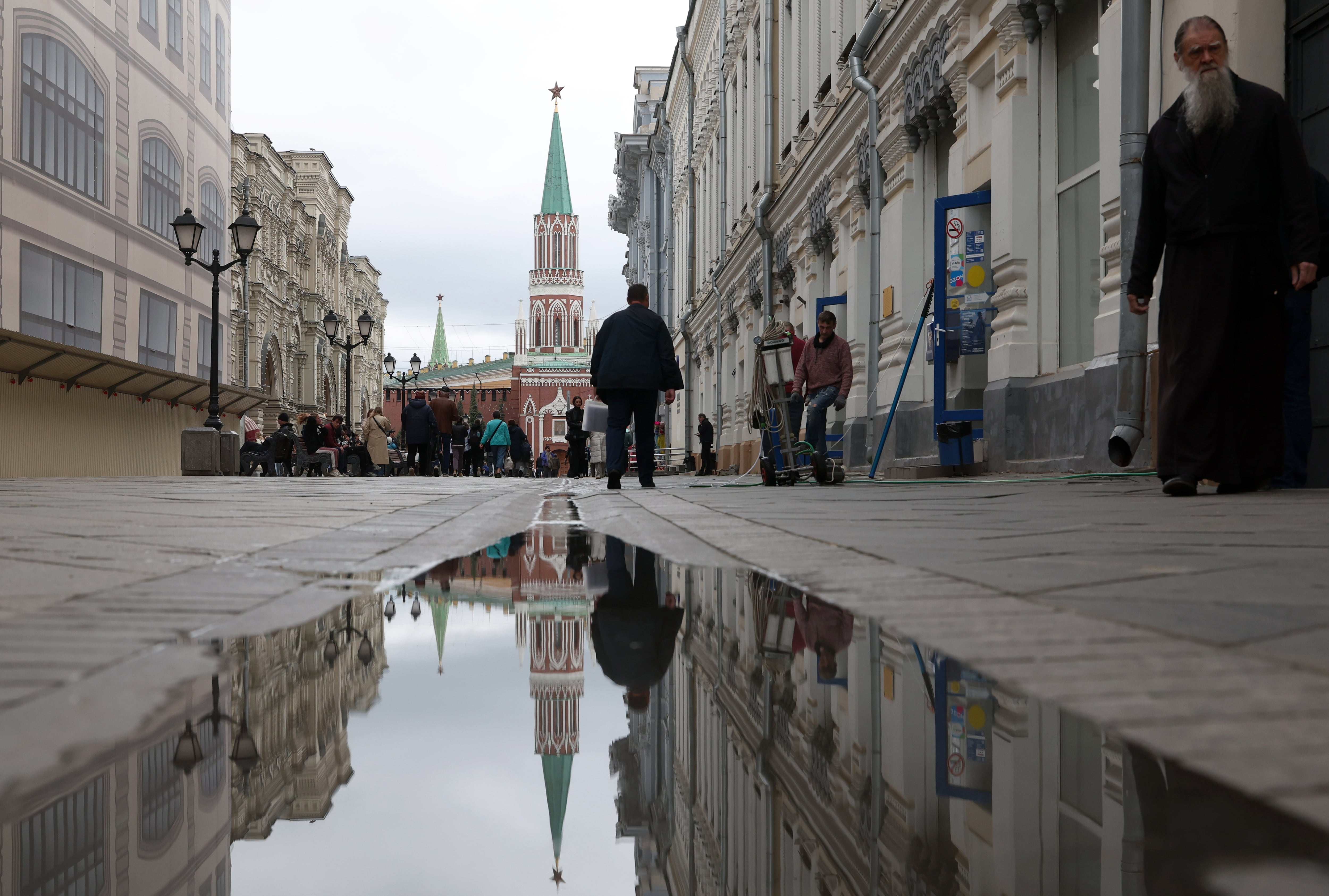 Peatones en Moscú (Rusia).