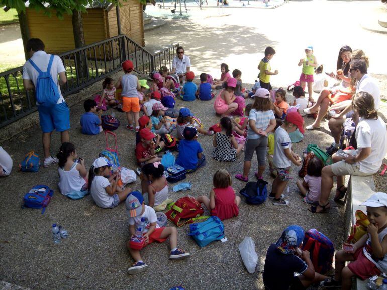 Participantes en la actividad estival &quot;Pequejuegos&quot;