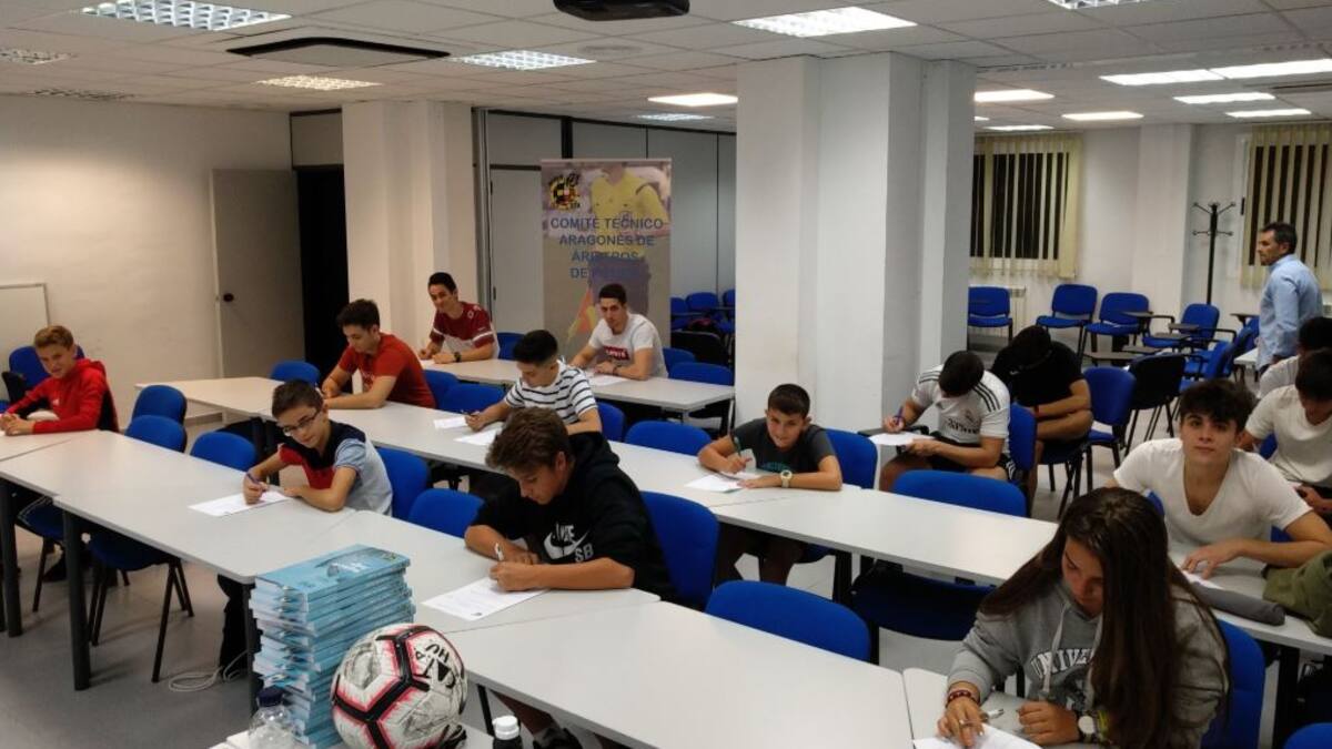 Programa especial sobre la formación de los árbitros de fútbol en SER Deportivos Huesca