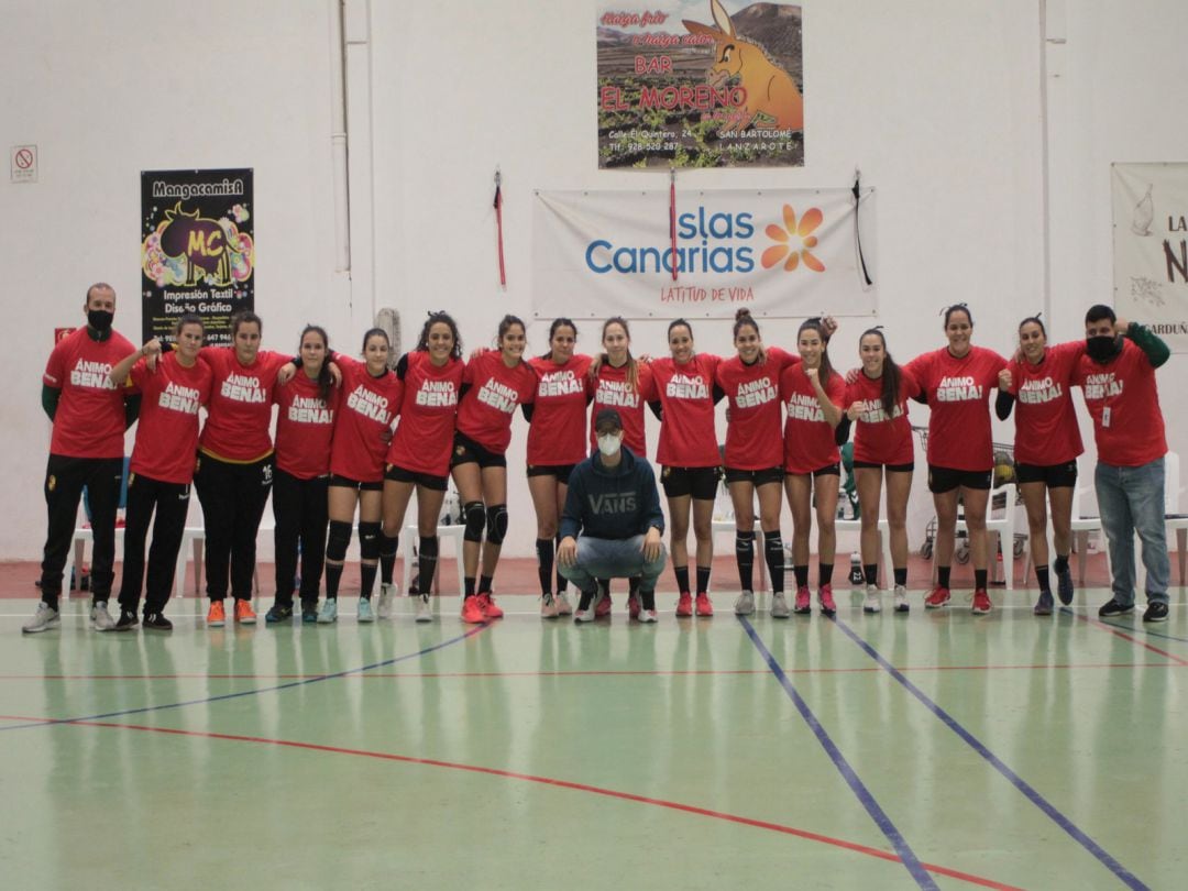 Mensaje de ánimo de jugadoras y cuerpo técnico para el preparador físico del equipo, Benamer Camacho.