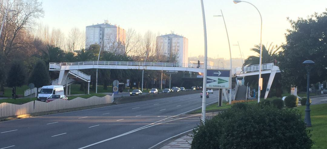 Pasarela que une las estaciones de trenes y autobuses, A Coruña