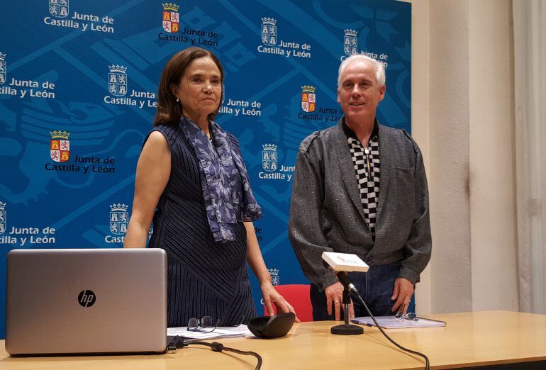 Carmen Andrés, jefa del Servicio Territorial de Salud y Luis Domingo González, delegado territorial de la Junta
