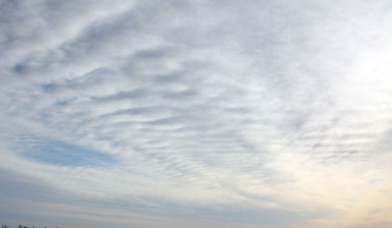 Núvols i cel.