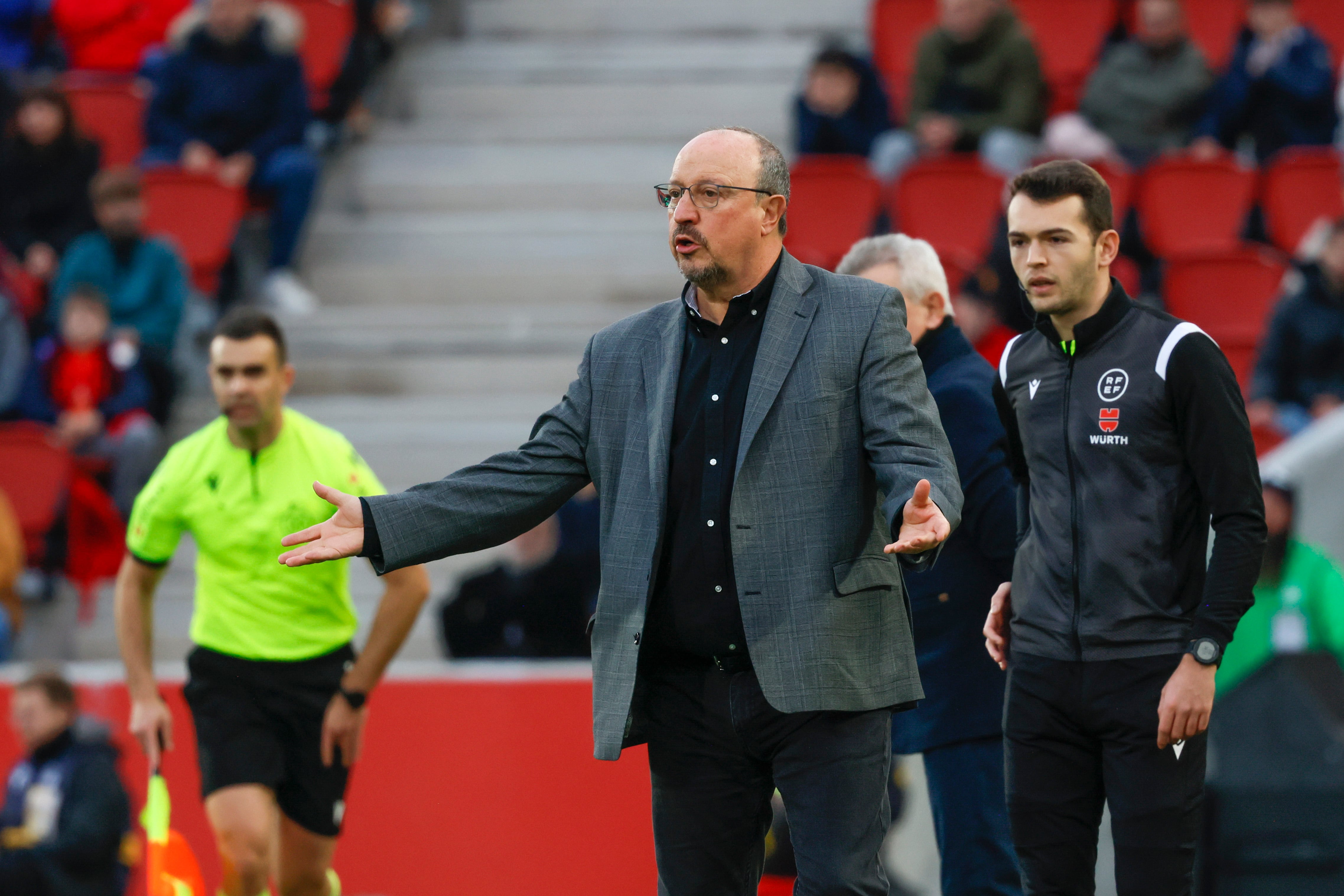 PALMA, 13/01/2024.- El entrenador del Celta, Rafa Benítez, durante el partido de LaLiga entre el Mallorca y el Celta que se disputa este sábado en el estadio de Son Moix. EFE/CATI CLADERA
