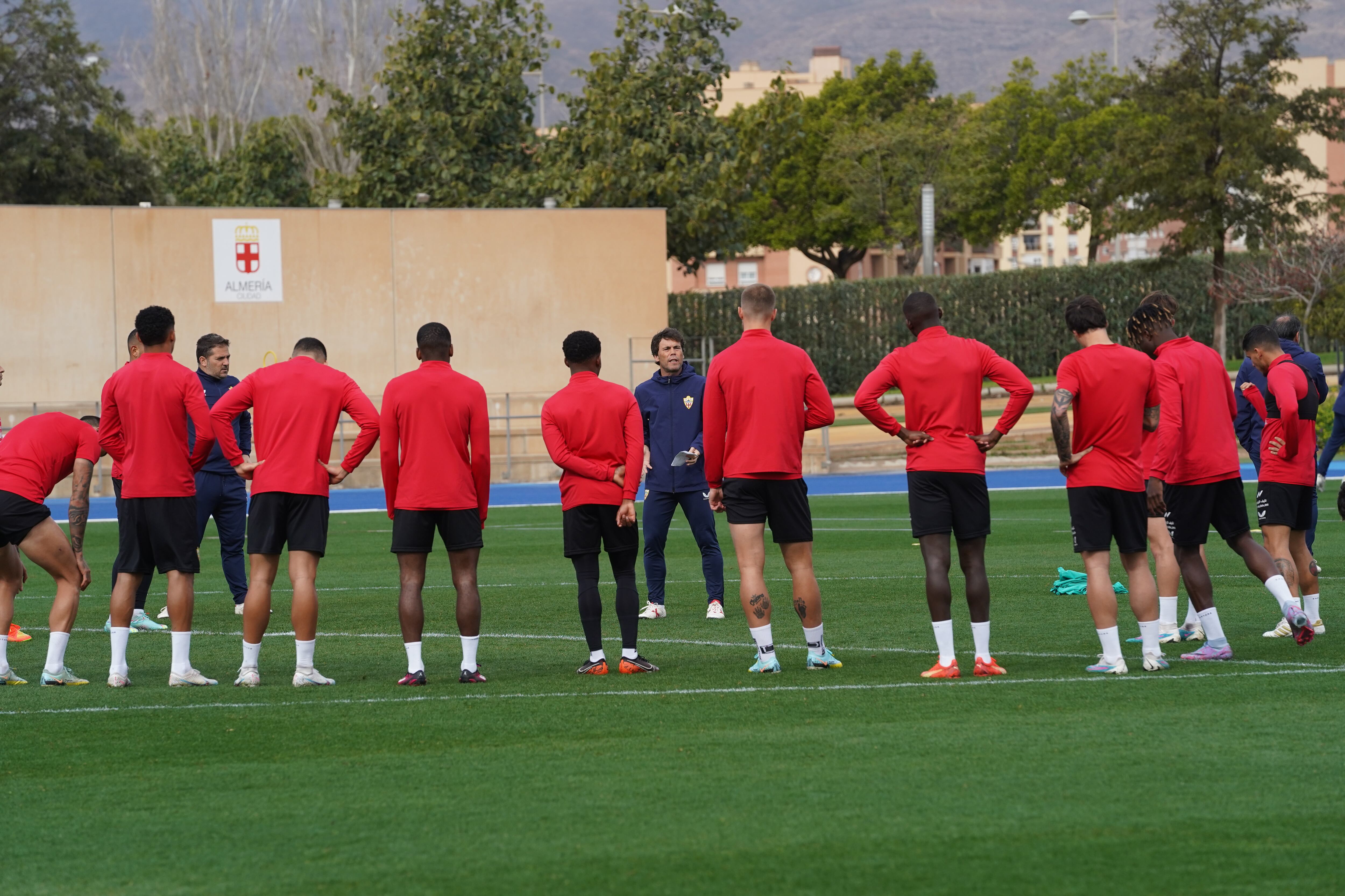 Una semana intensa para el Almería que acaba en el Pizjuán.