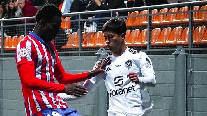 Joao Pedro Palmberg, jugador del Real Murcia, ante el Atlético de Madrid B